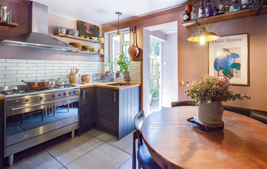 Property photo 3 of 13 Kitchen