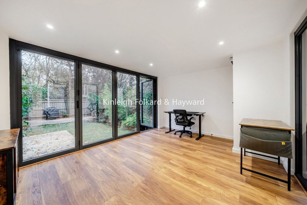 Property photo 3 of 19 Picture No. 16