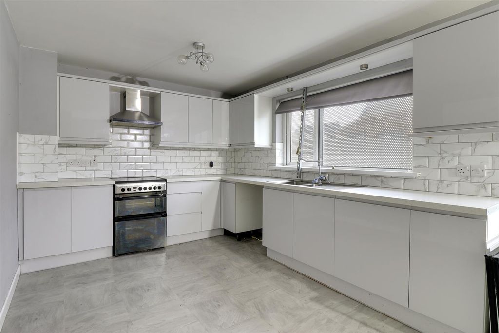 Property photo 3 of 13 Kitchen/Diner