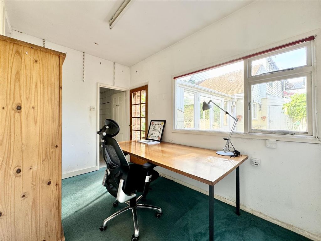 Property photo 3 of 25