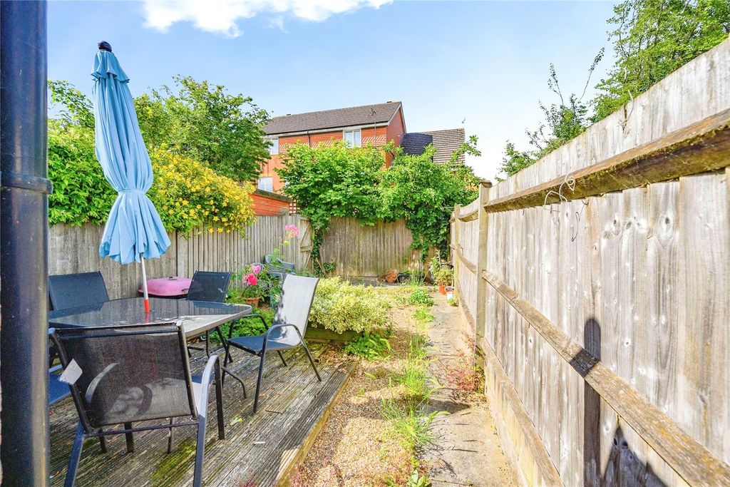 Property photo 2 of 12 Garden