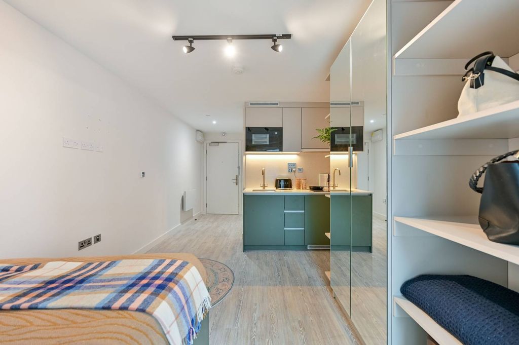 Property photo 3 of 39