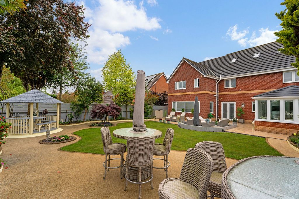 Property photo 2 of 48