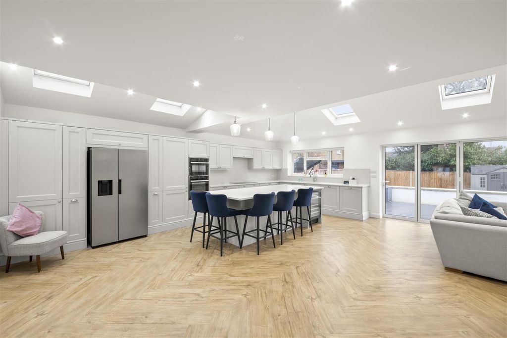 Property photo 3 of 24