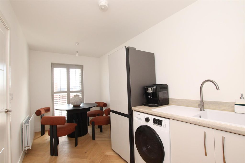 Property photo 3 of 10 Kitchen Diner.Jpg