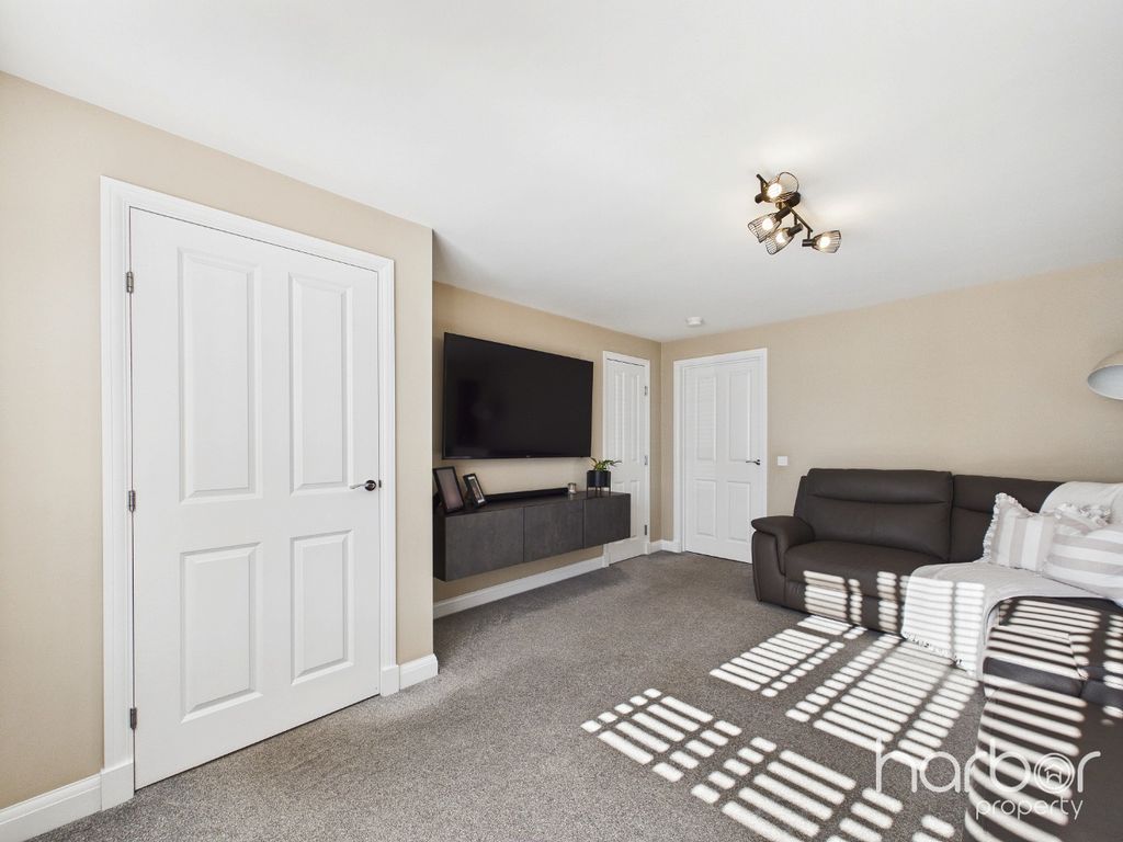 Property photo 2 of 21 5596622