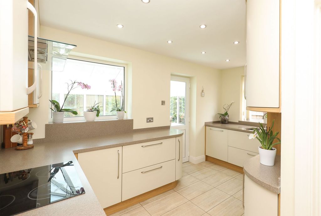 Property photo 2 of 30