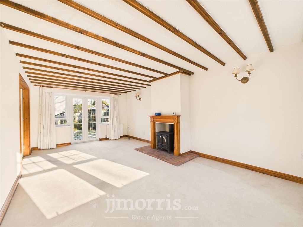 Property photo 3 of 26 Lounge