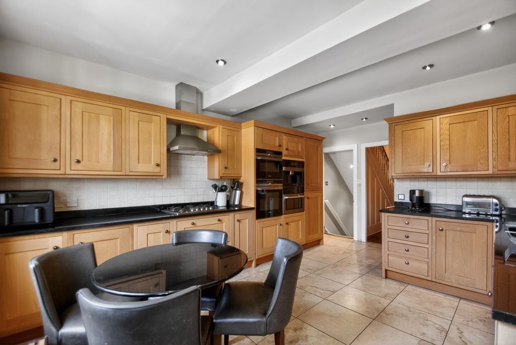 Property photo 3 of 30