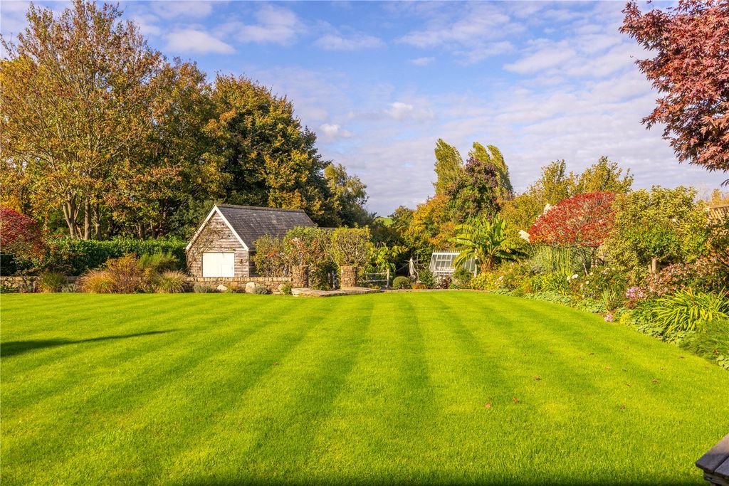 Property photo 2 of 19 Garden