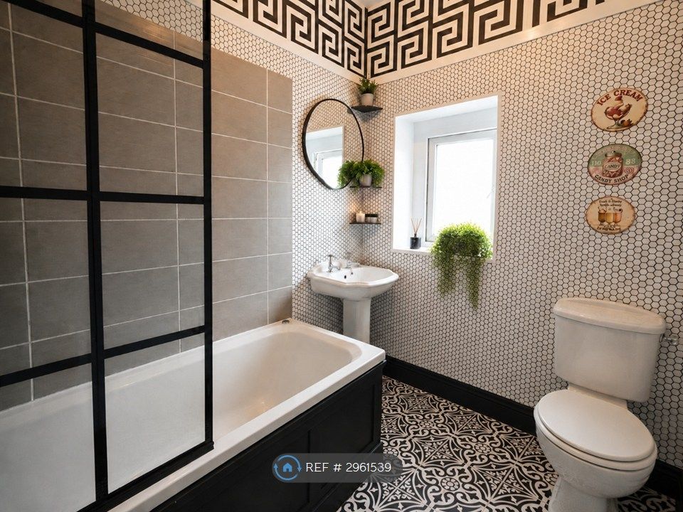 Property photo 2 of 14 Own Bathroom - No Sharing