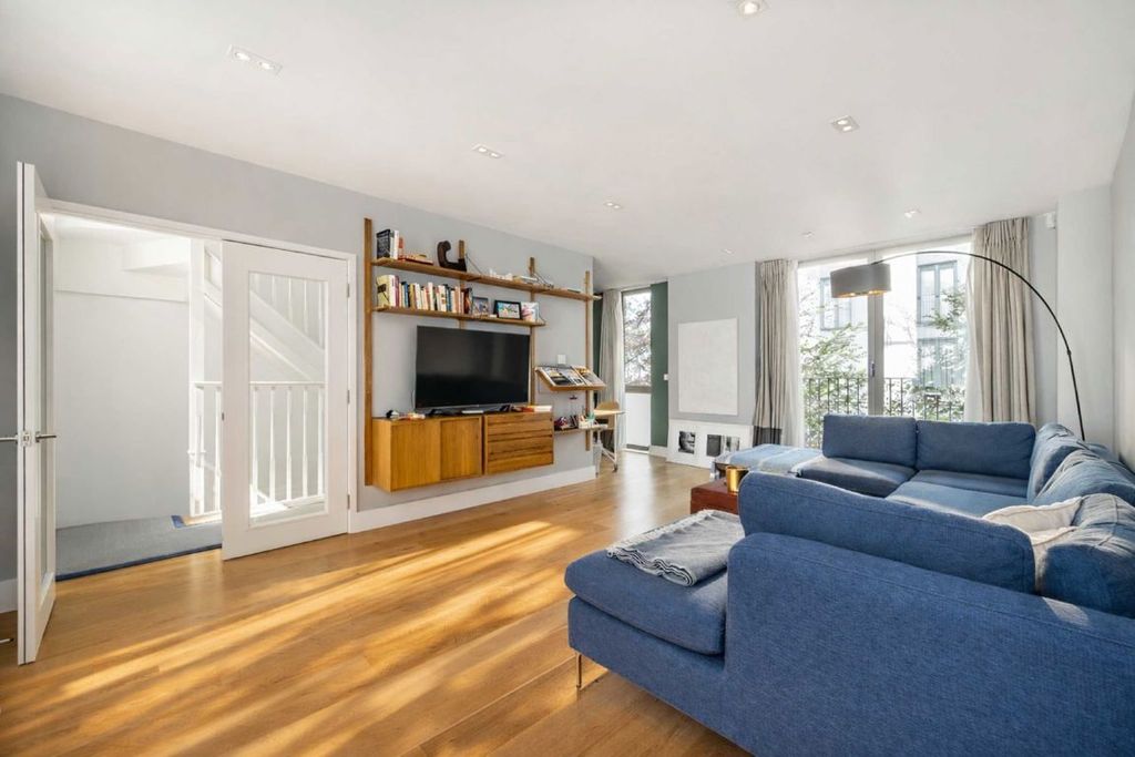 Property photo 2 of 8