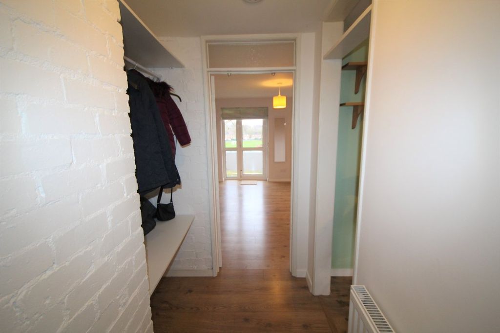 Property photo 2 of 12 Hallway