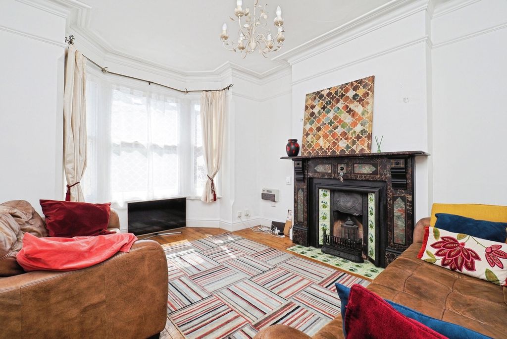 Property photo 3 of 27 Pbox-Img.Jpg