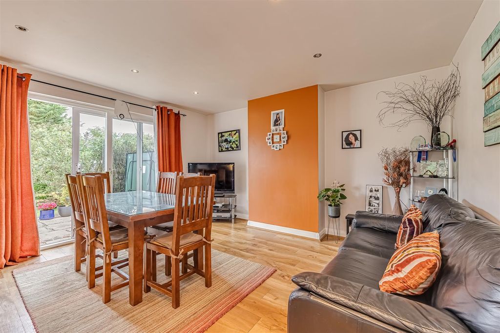 Property photo 3 of 20 House-Upper-Pines-Banstead-126.Jpg