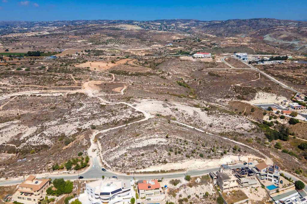 Property photo 3 of 6