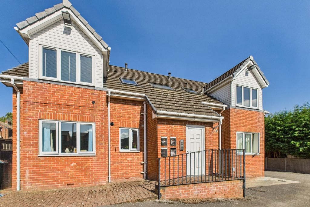 Property photo 1 of 12 Building External