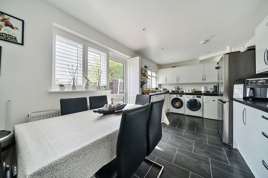 Property photo 1 of 8 Kitchen