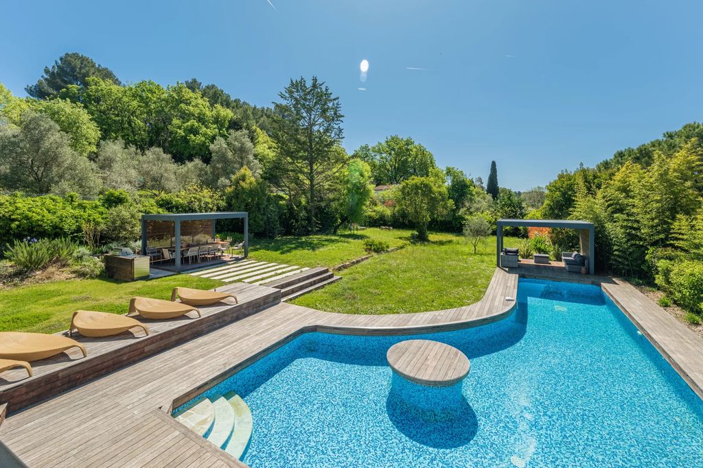 Property photo 2 of 28