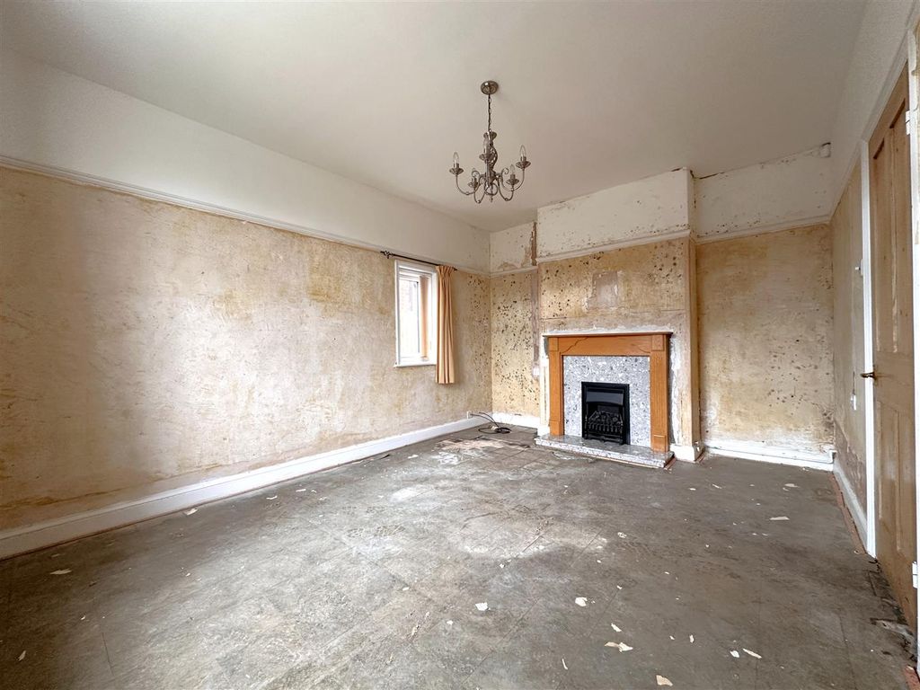 Property photo 2 of 17 Dual-Aspect Lounge 458