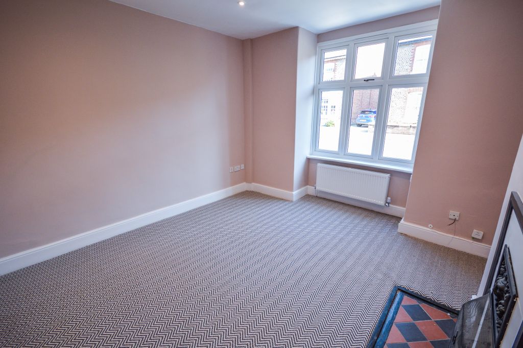 Property photo 3 of 18 Living Room