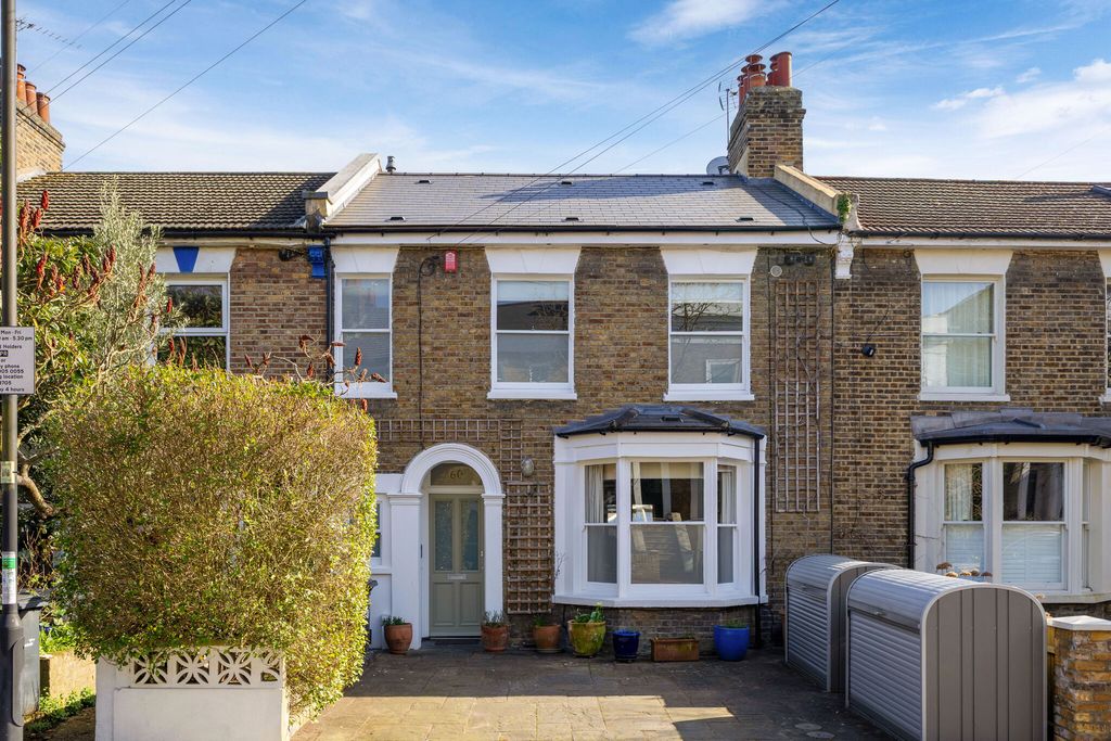 Property photo 1 of 28