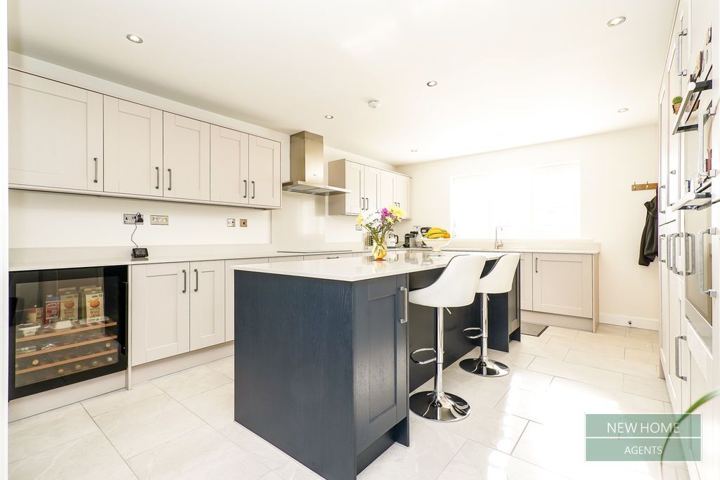 Property photo 2 of 37 Photo 27