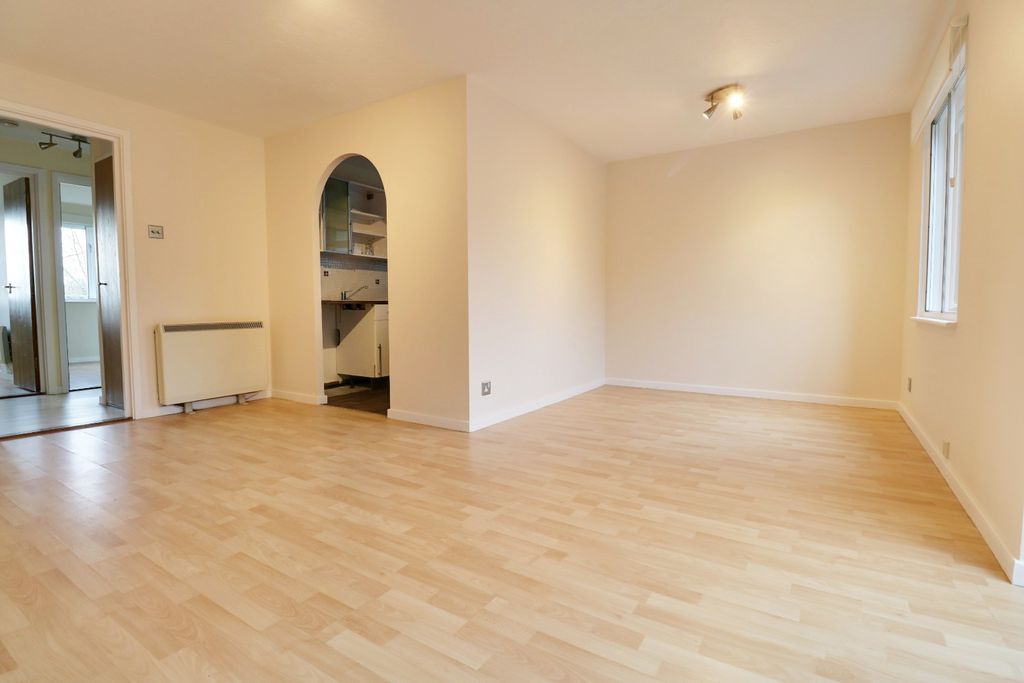 Property photo 3 of 12 4878233