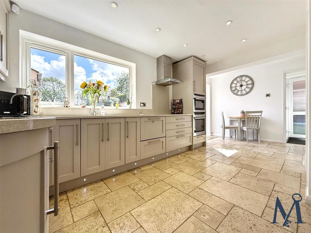 Property photo 2 of 30 Breakfast Kitchen