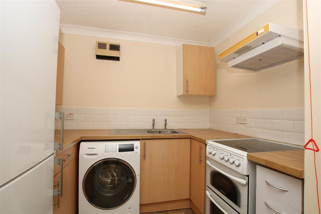 Property photo 2 of 10 Kitchen.Jpg