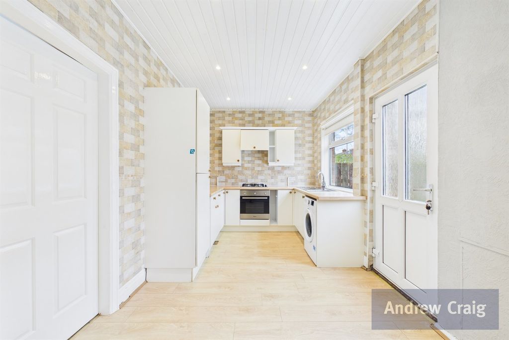 Property photo 3 of 16 Kitchen/Diner