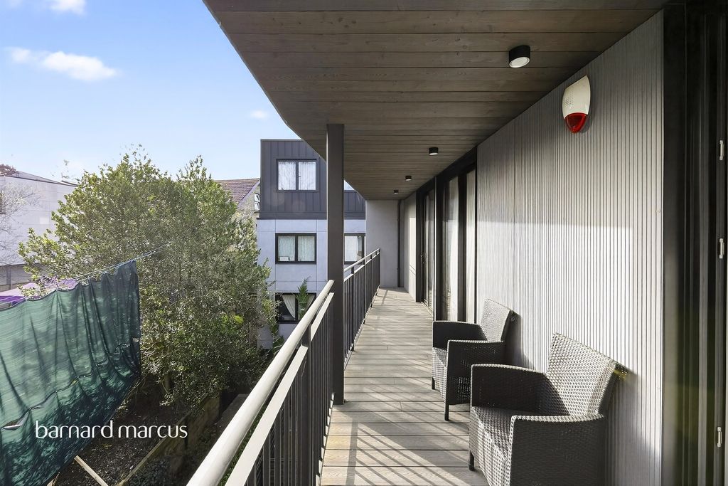 Property photo 3 of 24