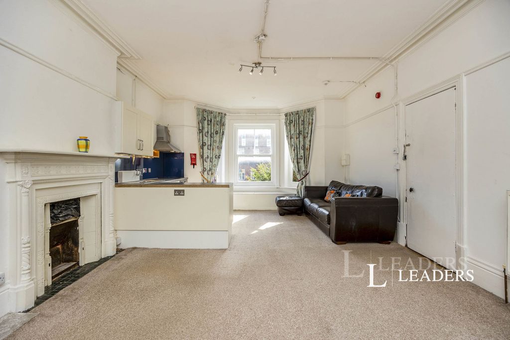Property photo 3 of 13 Pbox-Img.Jpg