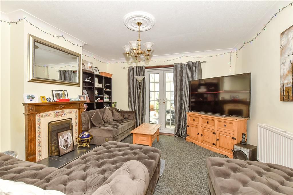Property photo 3 of 9 Lounge