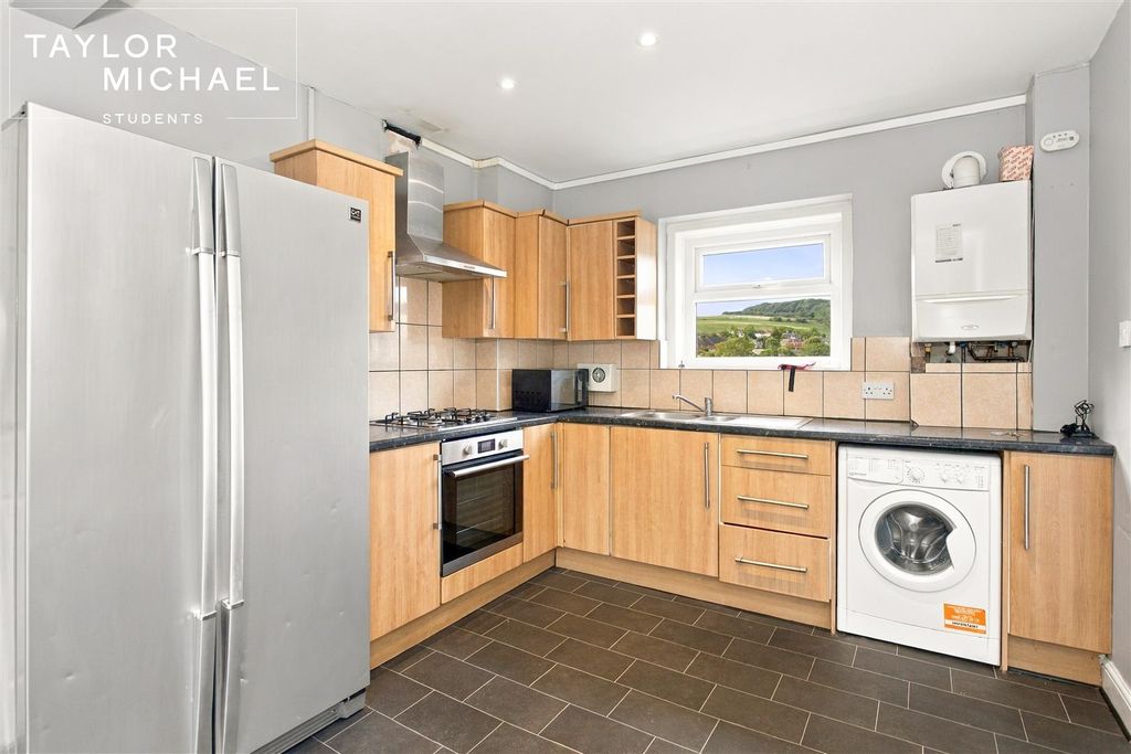 Property photo 1 of 26 Kitchen