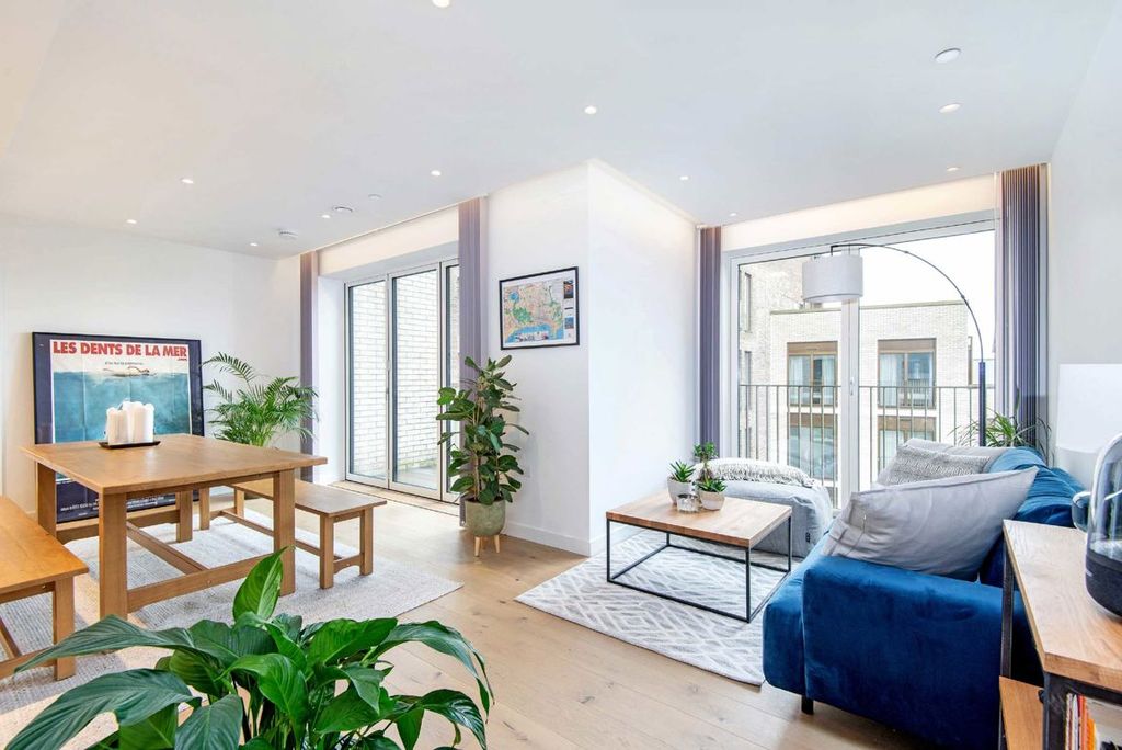 Property photo 2 of 8