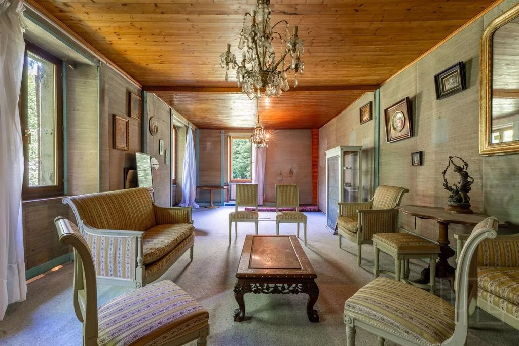 Property photo 2 of 11
