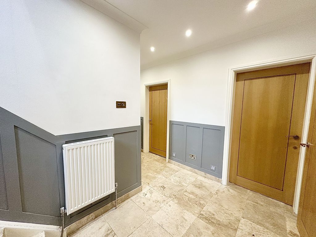 Property photo 3 of 35