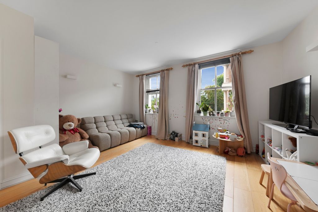 Property photo 3 of 13 Firstoak House, Flat 4-16