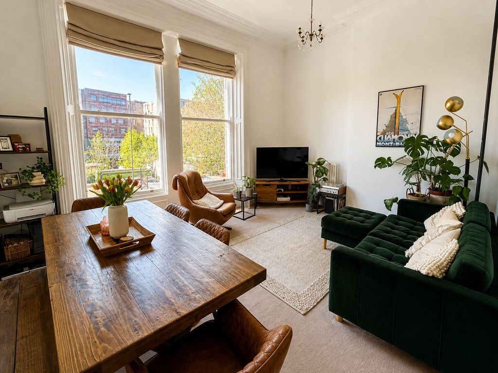 Property photo 1 of 11 Living Room