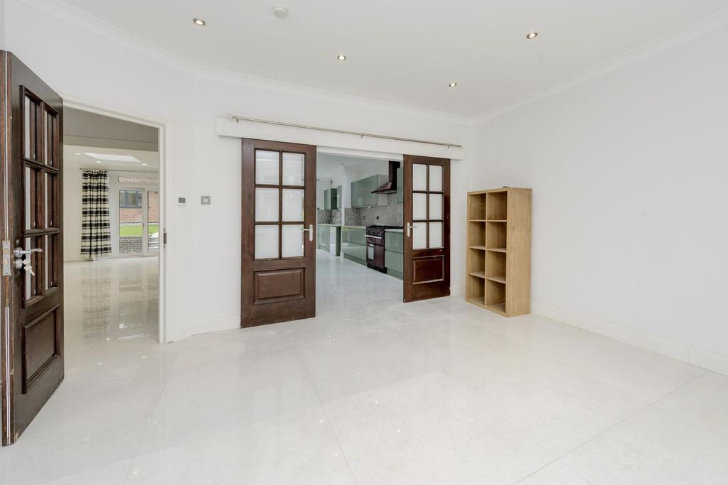 Property photo 1 of 25