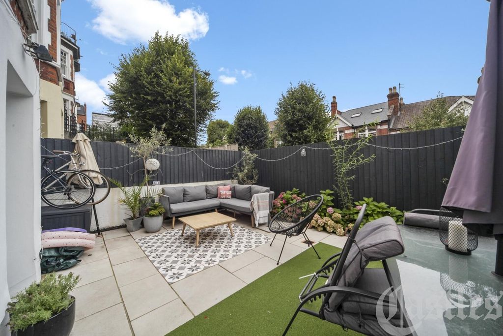 Property photo 3 of 17 Terrace / Patio
