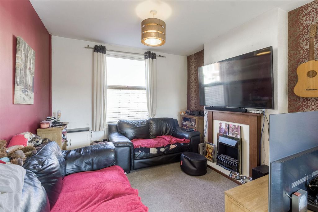 Property photo 3 of 10 Living Room