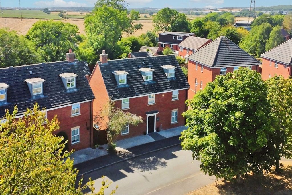 Property photo 1 of 32