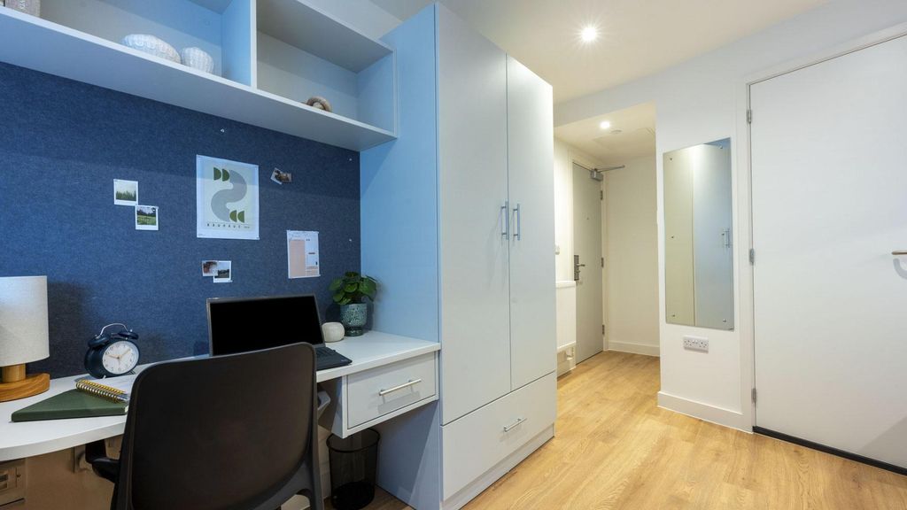 Property photo 3 of 23