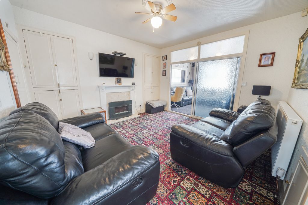 Property photo 3 of 22 Living Room