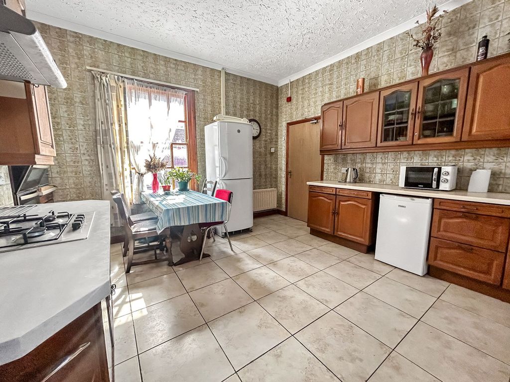 Property photo 2 of 25