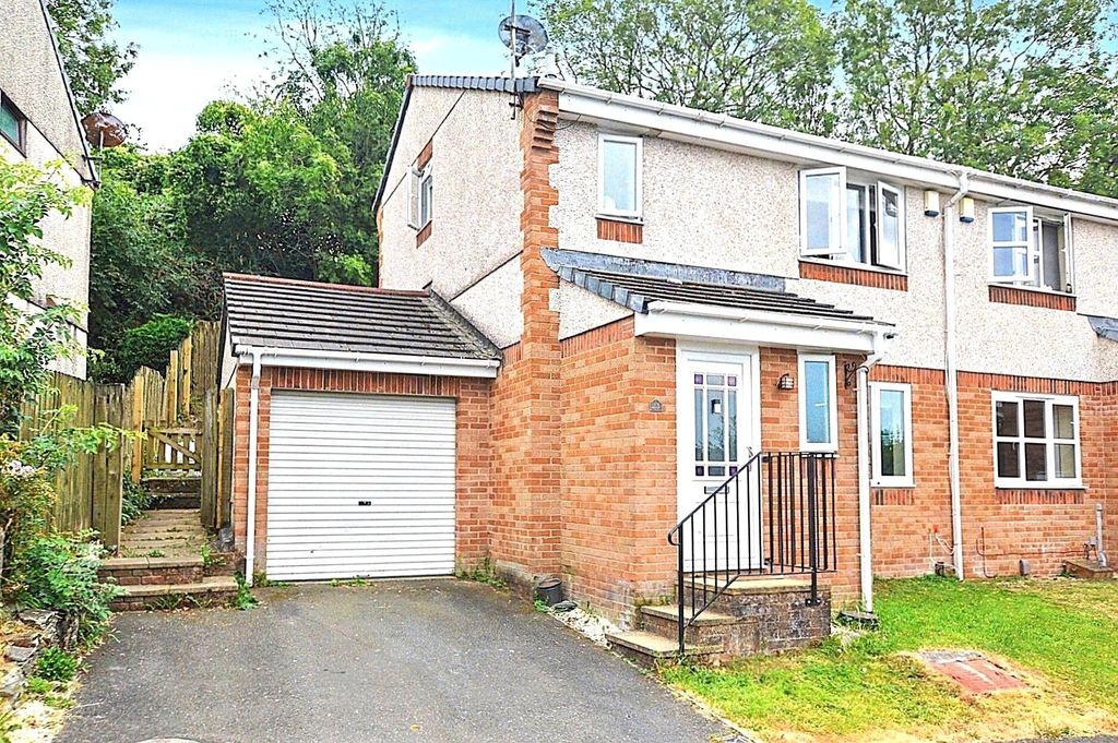 Property photo 1 of 11 Front