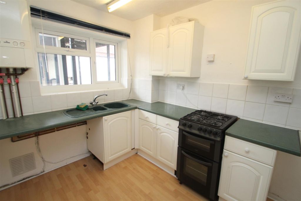 Property photo 2 of 8 Kitchen