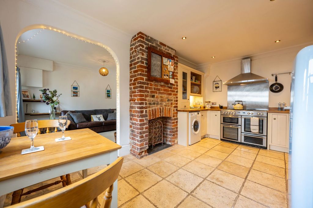 Property photo 3 of 34